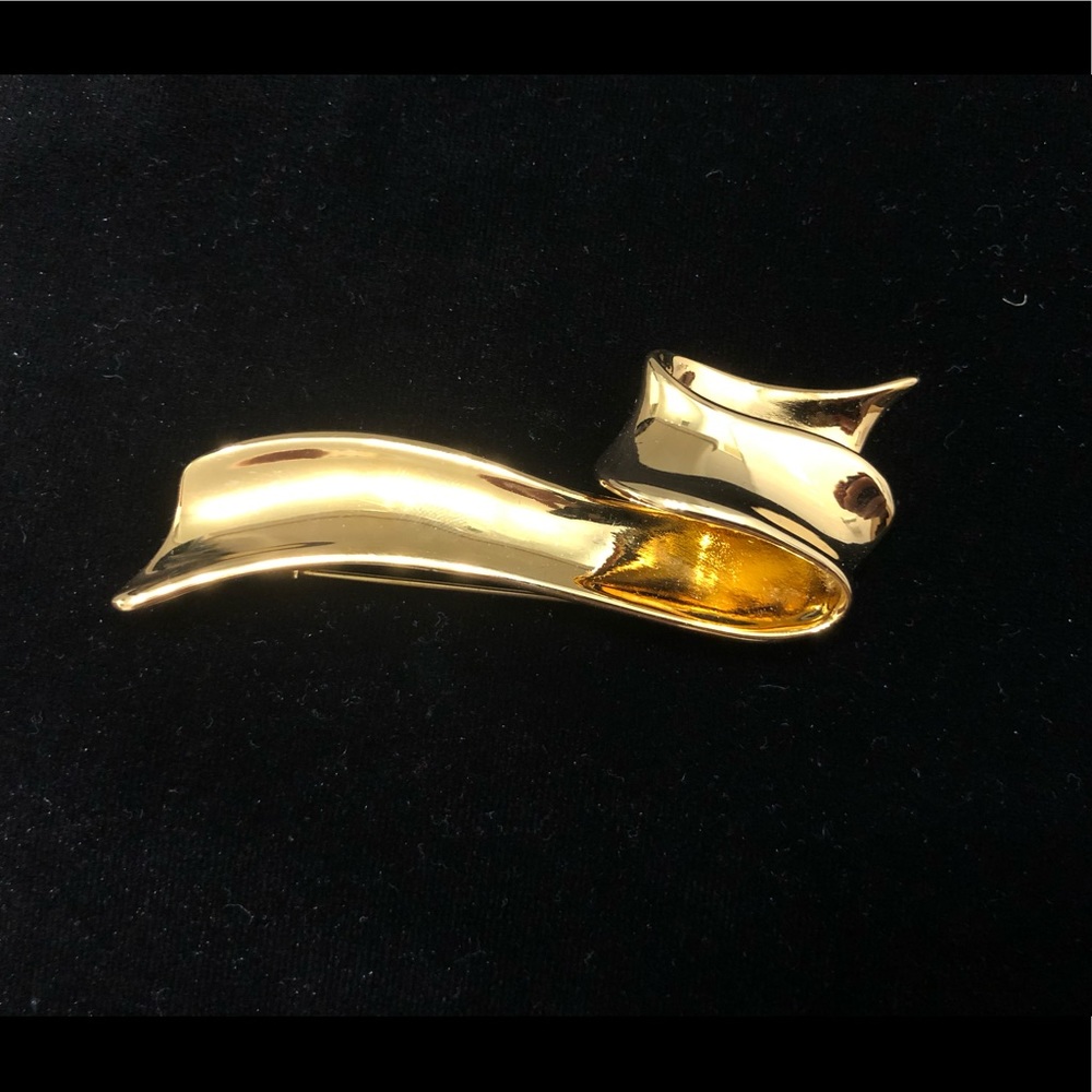 Retro Chic Pin